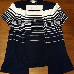 #031 Alfred Dunner Sz 16 🎉HP👸👚 Navy and white striped short sleeved top